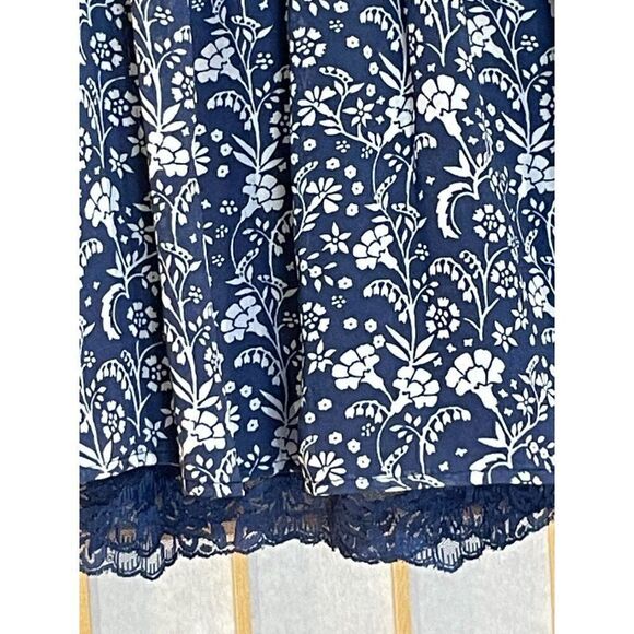 Forever 21 Med Floral Miniskirt - Picture 3 of 9